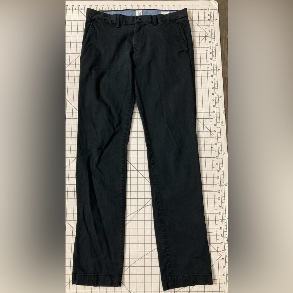 GAP Men’s Size‎ 32/34 Navy Slim Fit Khaki Pants